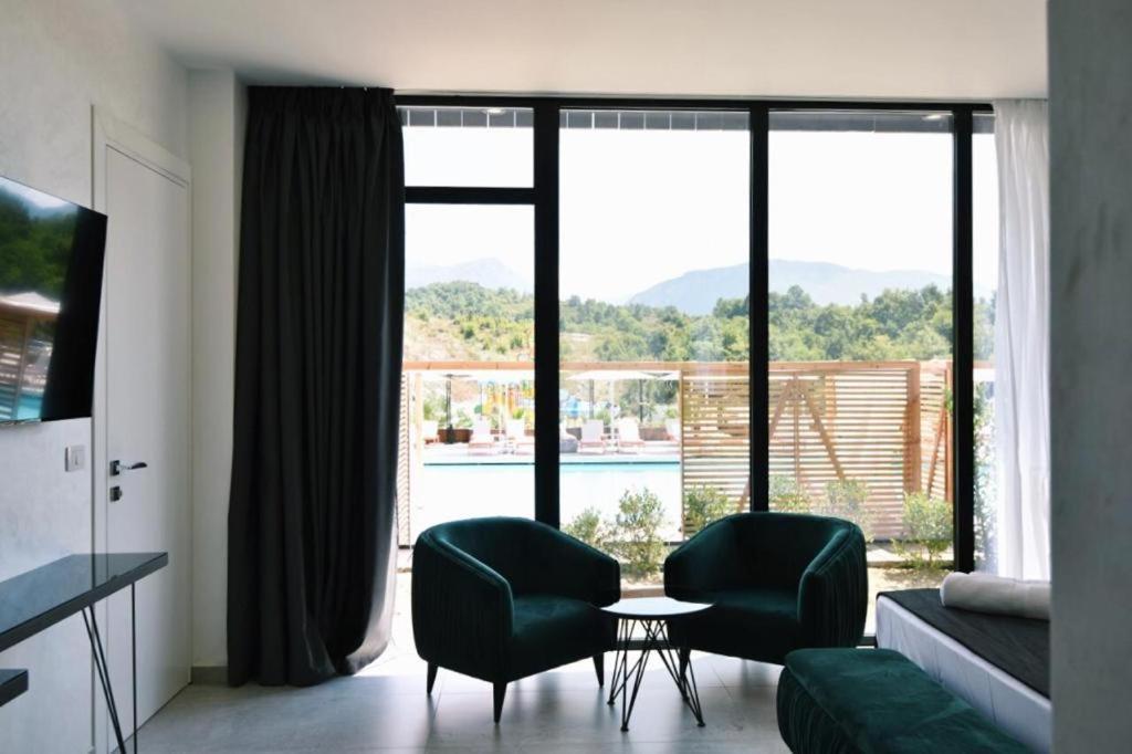 Equos Resort Hotel 地拉那 外观 照片